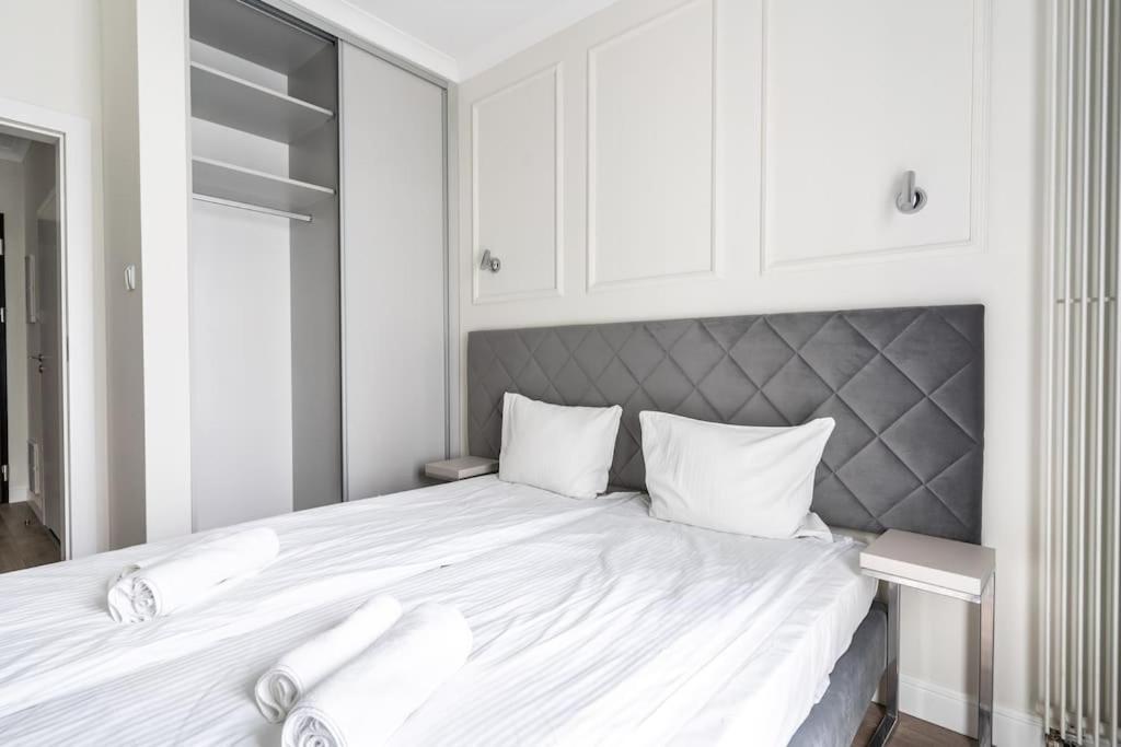 Chic & Luxury Apartment By Mennica Residence Warsaw Luaran gambar