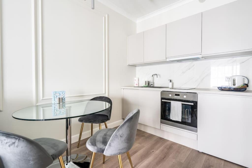 Chic & Luxury Apartment By Mennica Residence Warsaw Luaran gambar