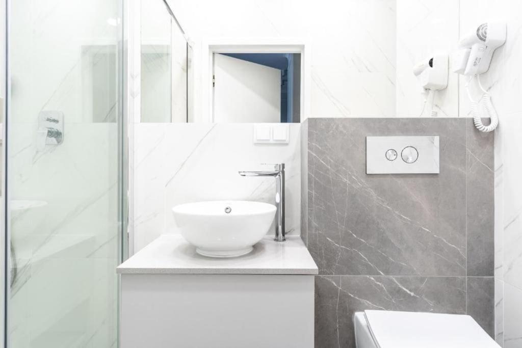Chic & Luxury Apartment By Mennica Residence Warsaw Luaran gambar